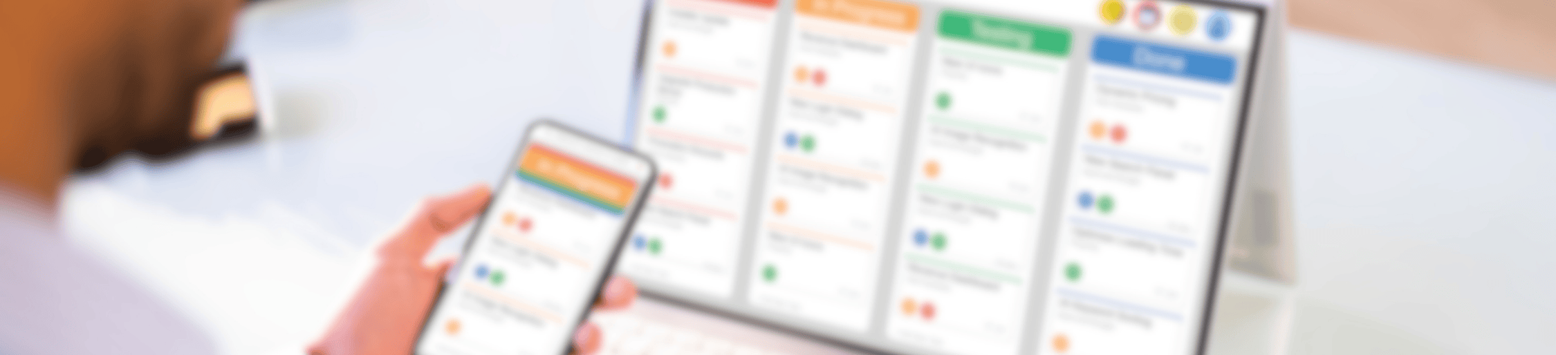 How-to-manage-your-finances-while-working-abroad-featured-image