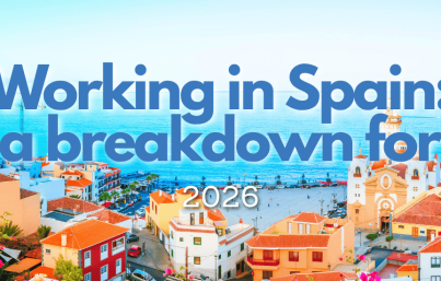 Kuststad met kleurrijke gebouwen