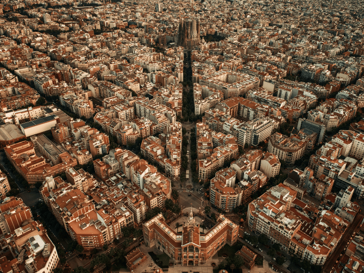 Living in valencia vs barcelona